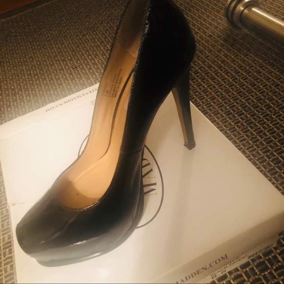 Steve Madden Black Pumps - Picture 7 of 8